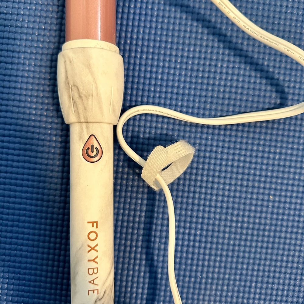 Foxy Bae hair curling wand